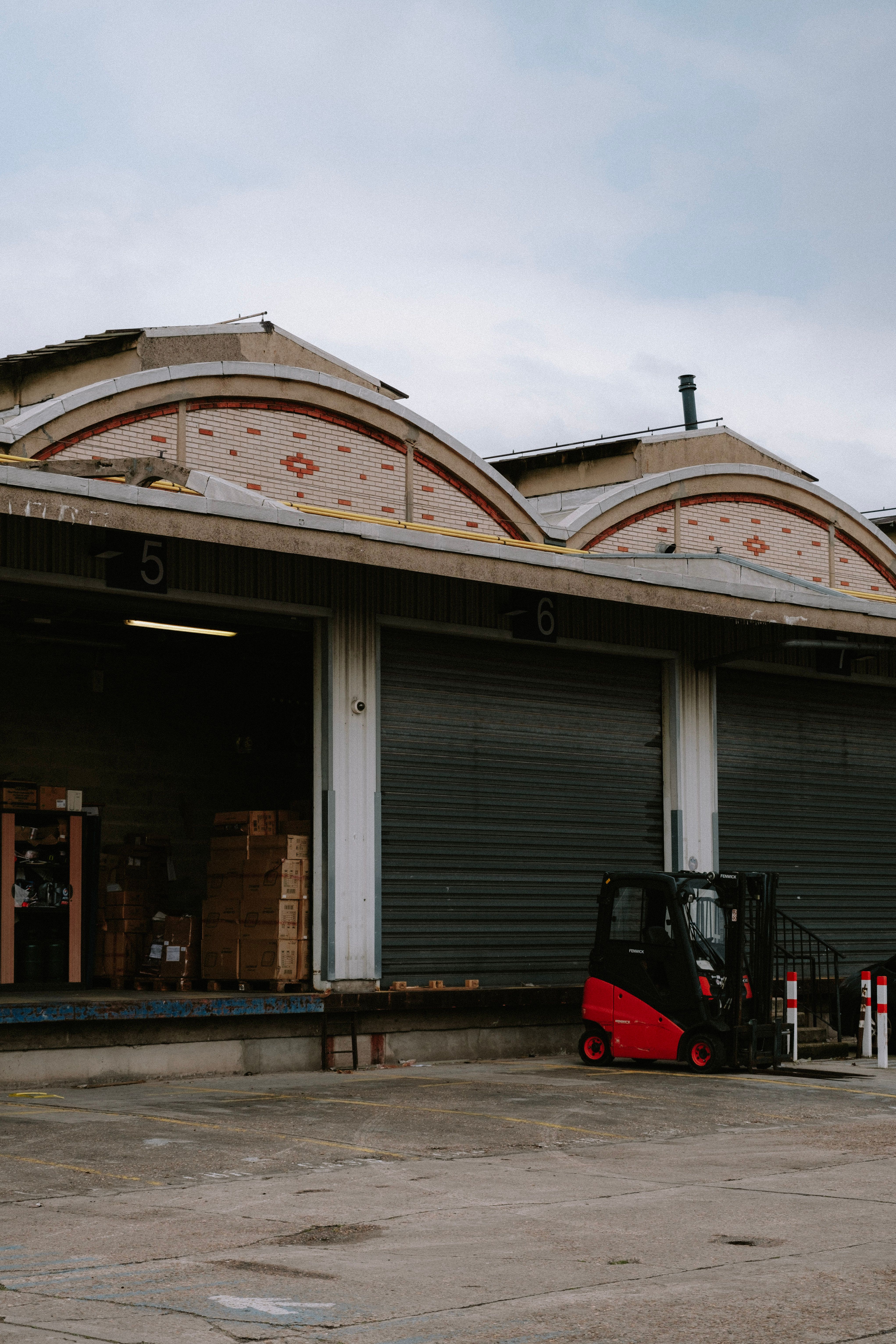 Loading dock logistics process for export shipment